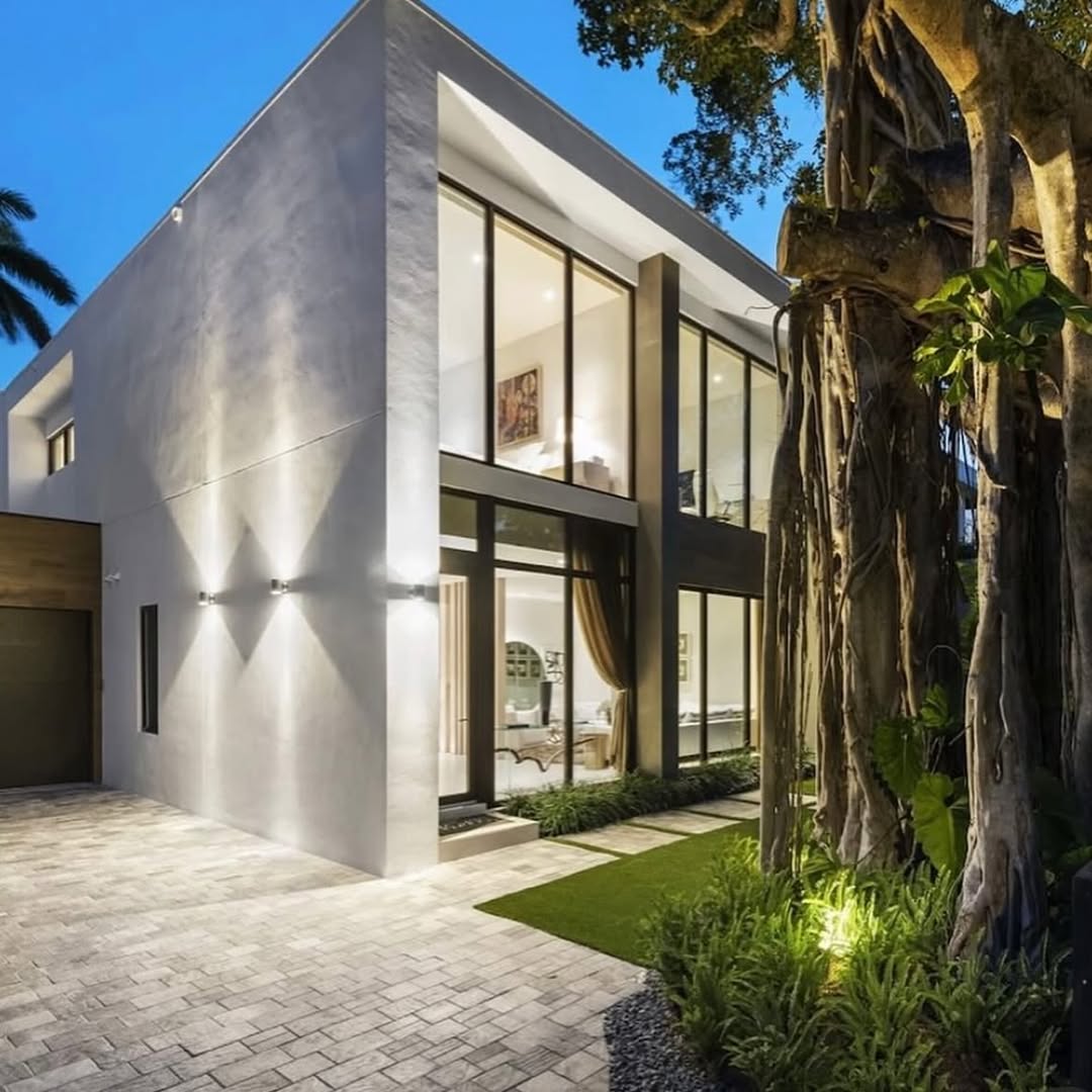 Villa Grove Exterior